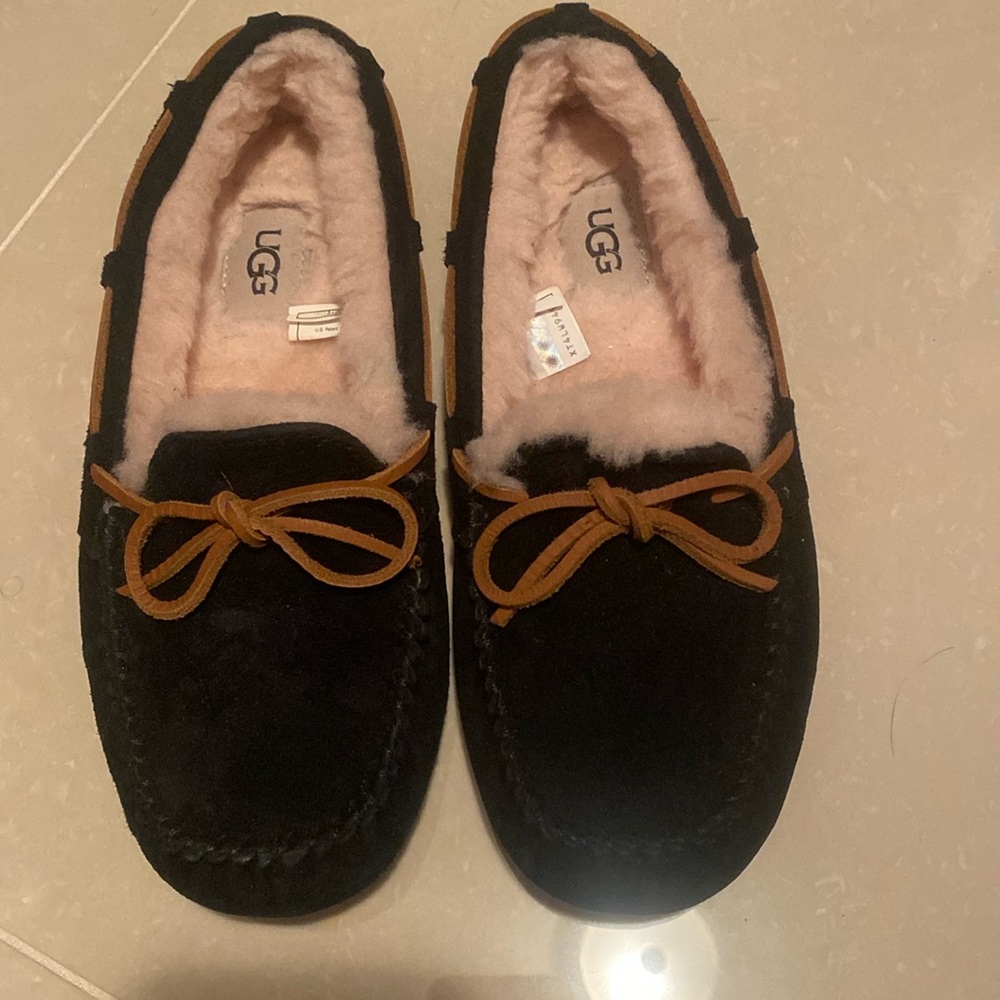 Like new worn once size 7 Uggs moccasin